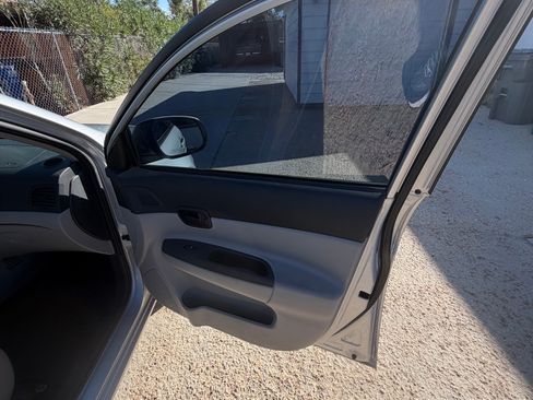 Used 2010 Hyundai Accent GLS w/ Premium Pkg 4 FWD image 15