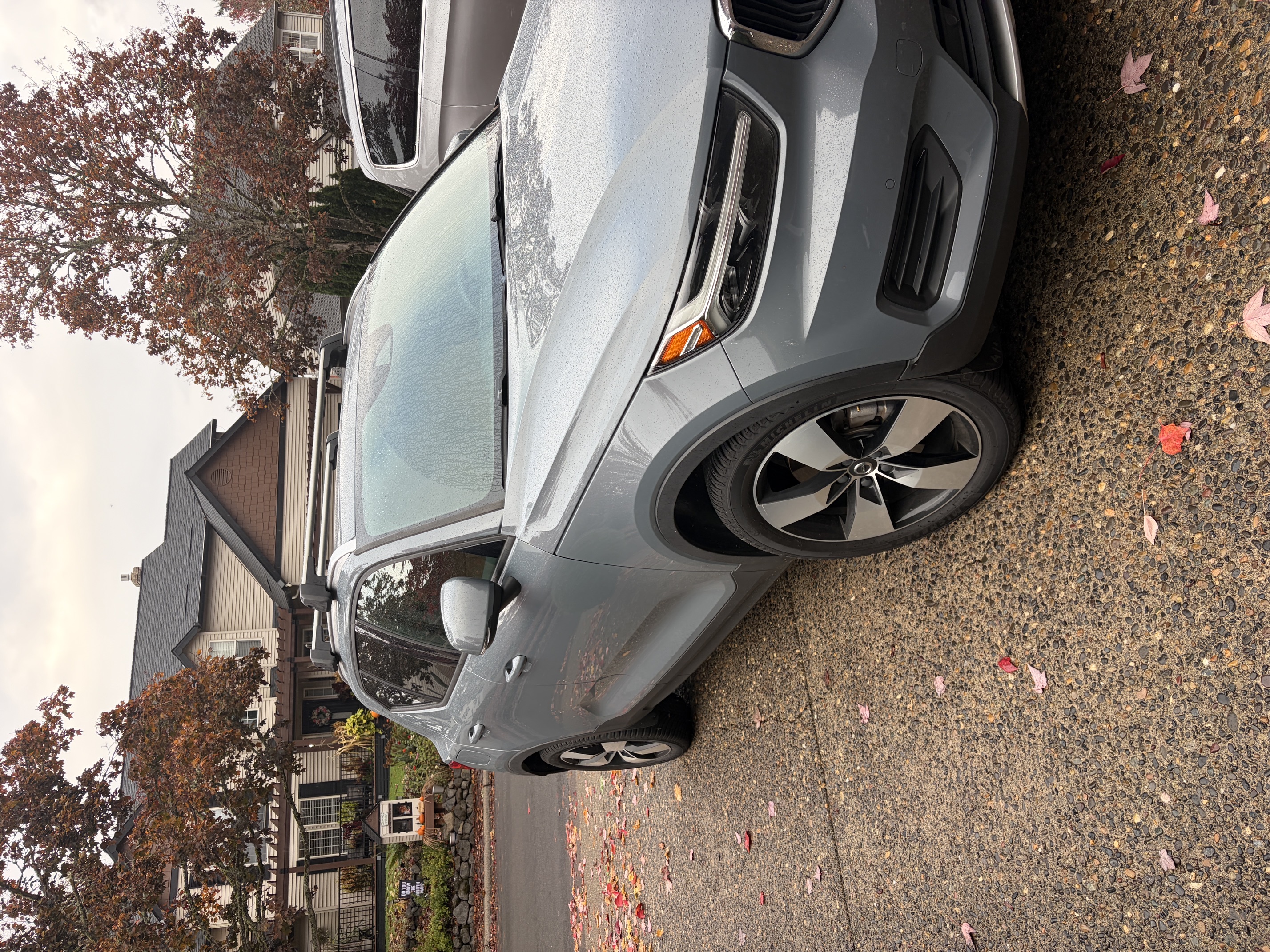 Used 2020 Volvo XC40 T5 Momentum w/ Protection Package AWD/4WD image 2