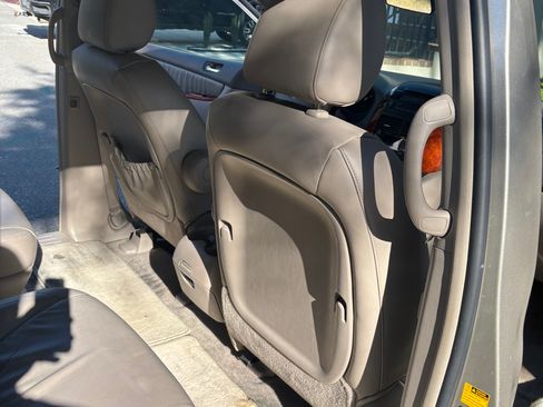 Used 2010 Toyota Sienna XLE Limited image 20