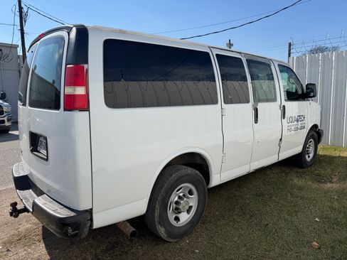 Used 2014 Chevrolet Express 2500 LS image 2