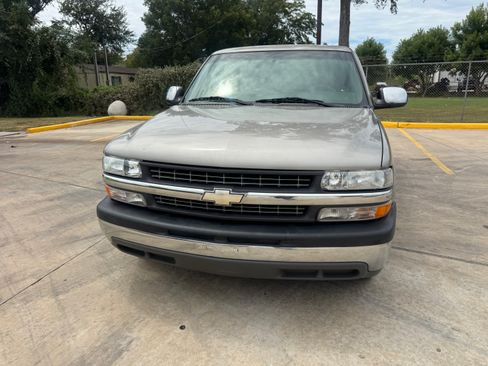 Used 2001 Chevrolet Silverado 1500 LS w/ Firm Ride Suspension Pkg RWD image 2