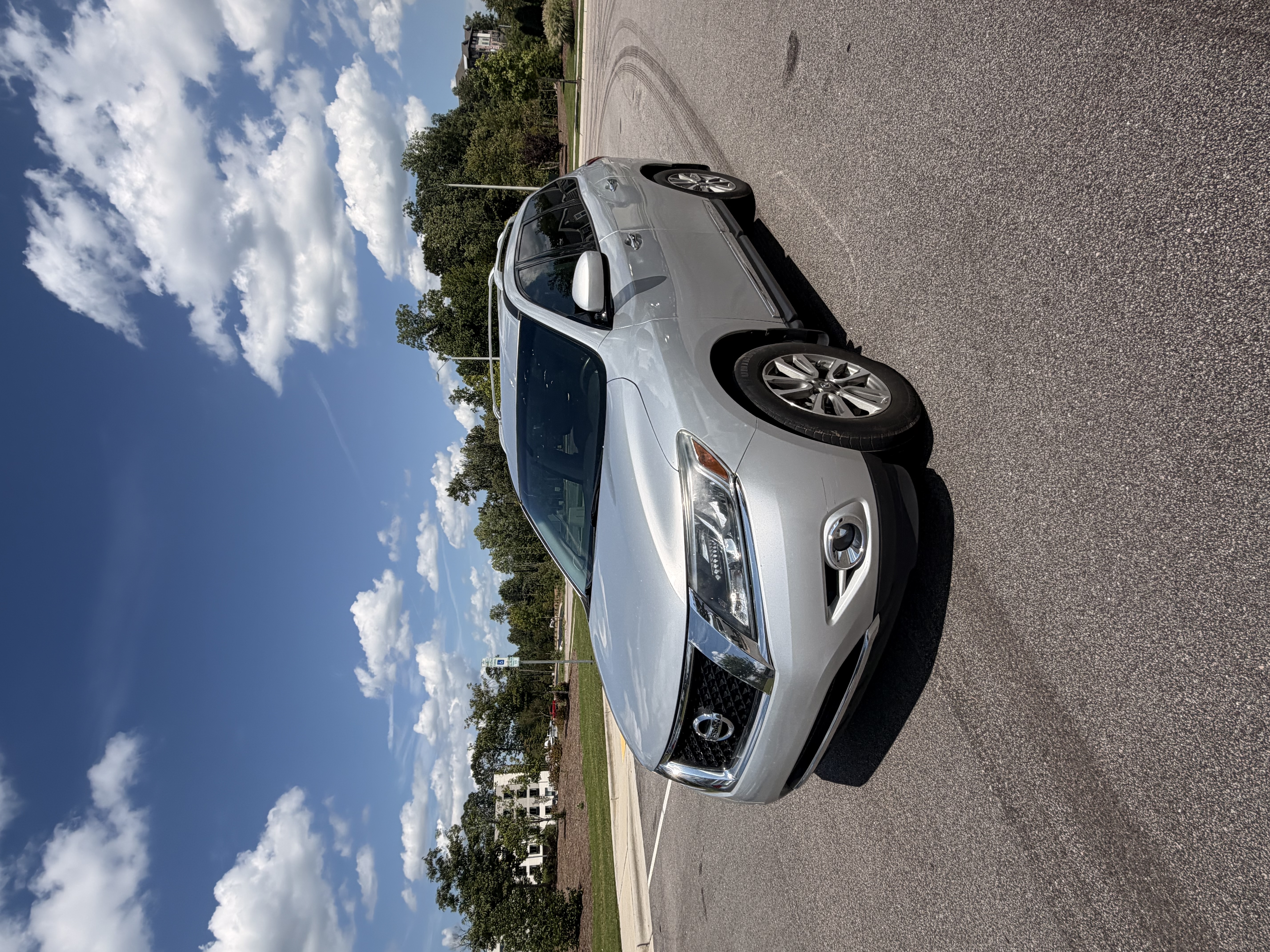Used 2014 Nissan Pathfinder SL w/ SL Tech Package FWD image 1