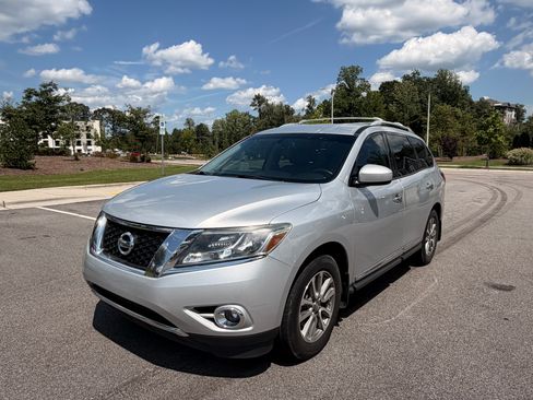 Used 2014 Nissan Pathfinder SL w/ SL Tech Package FWD image 1