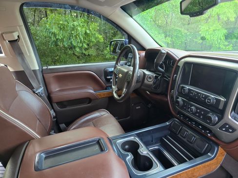 Used 2014 Chevrolet Silverado 1500 High Country w/ High Country Premium Package AWD/4WD image 14