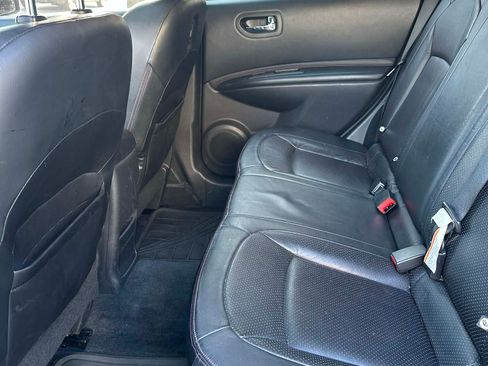 Used 2010 Nissan Rogue SL w/ Leather Pkg image 9