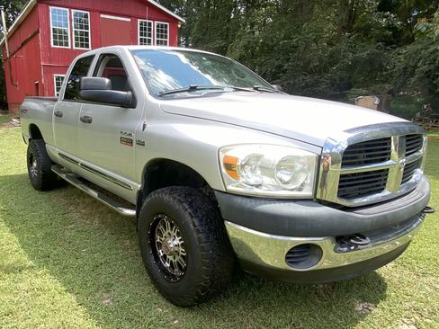 Used 2009 Dodge Ram 2500 Truck SXT image 31