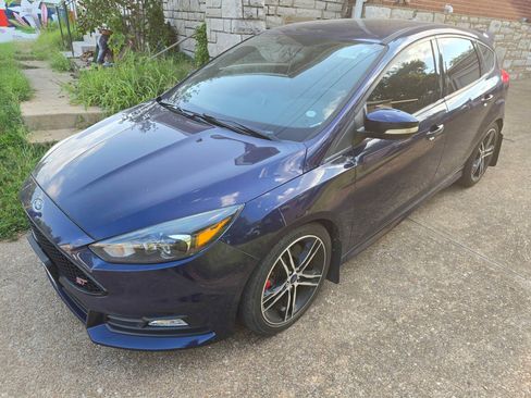 Used 2017 Ford Focus ST w/ Equipment Group 402A FWD image 8