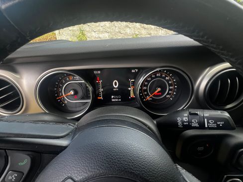 Used 2019 Jeep Wrangler Sport AWD/4WD image 5