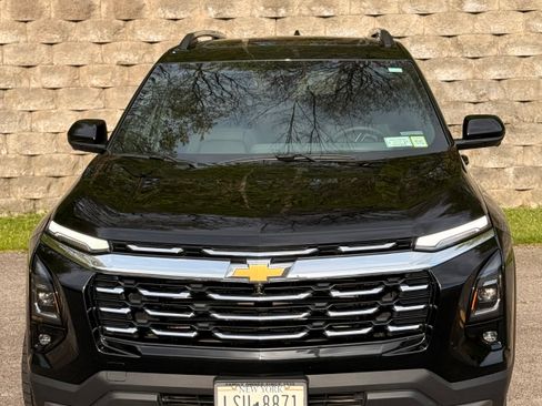 Used 2025 Chevrolet Equinox LT w/ Convenience Package II AWD/4WD image 2