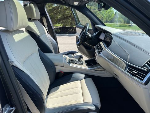 Used 2019 BMW X7 xDrive50i w/ Dynamic Handling Package AWD/4WD image 16