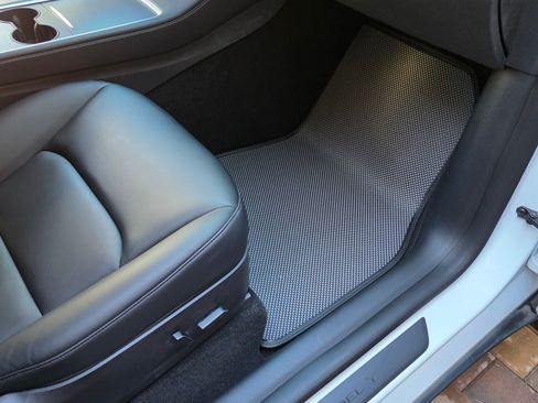 Used 2022 Tesla Model Y Performance image 21