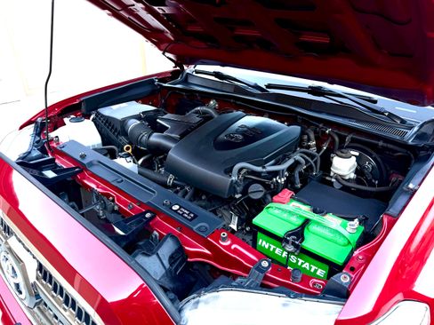 Used 2017 Toyota Tacoma TRD Sport w/ Tow Package image 17