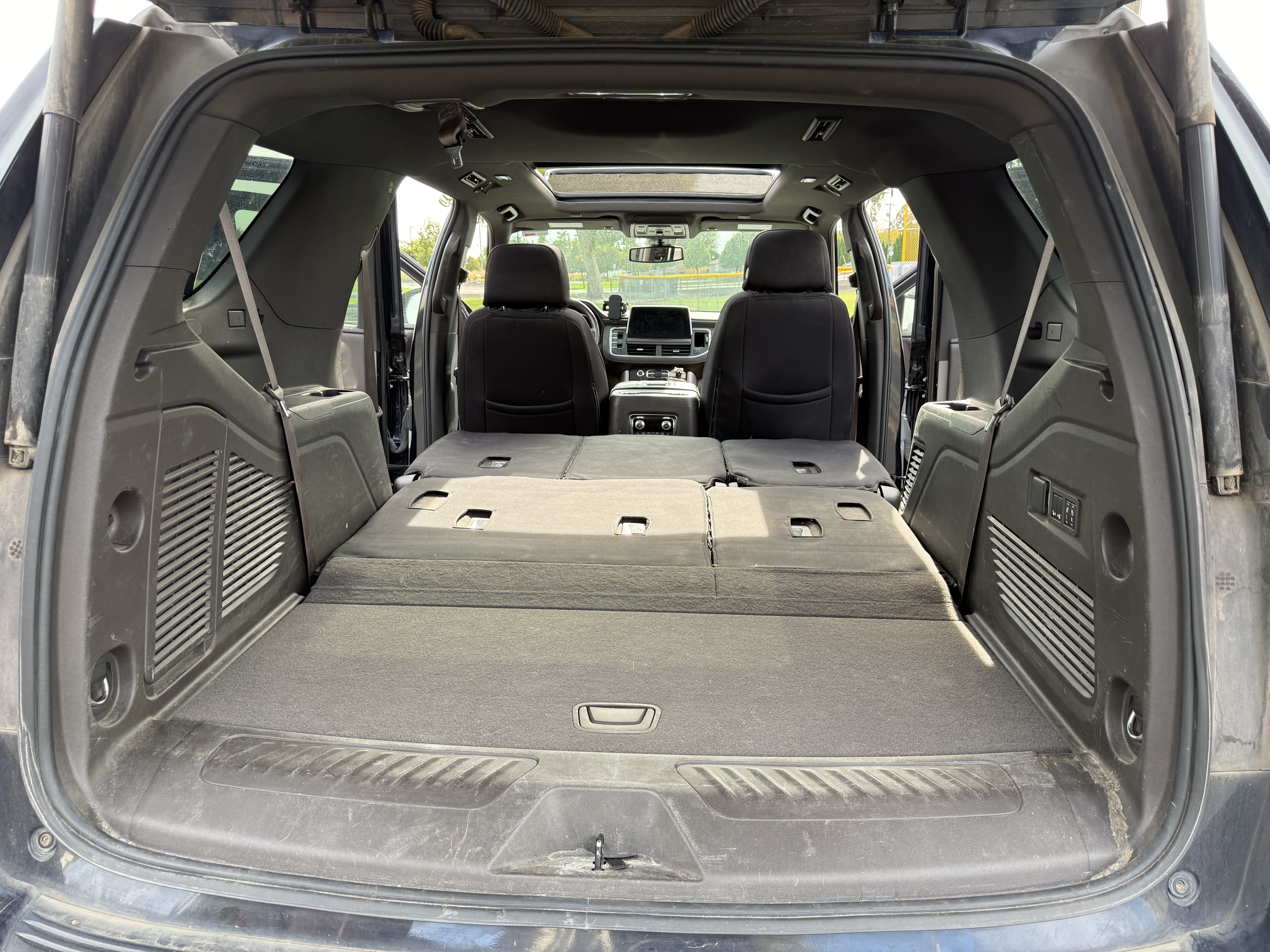 Used 2022 GMC Yukon SLT w/ SLT Premium Package AWD/4WD image 13