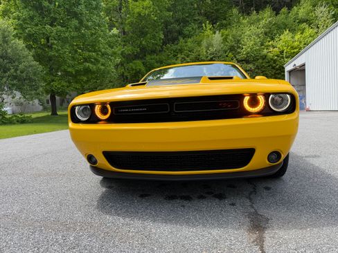 Used 2018 Dodge Challenger R/T Plus RWD image 2