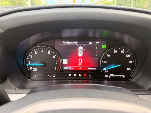Used 2022 Ford Explorer XLT w/ Equipment Group 202A AWD/4WD image 5