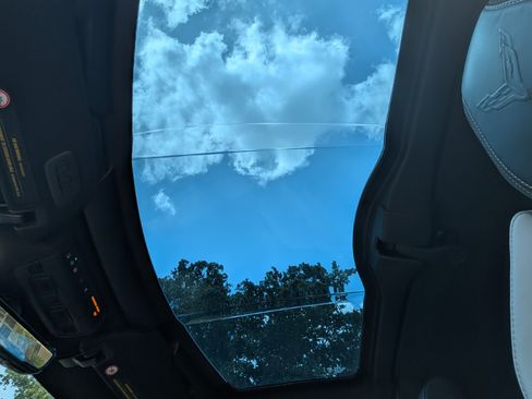 Used 2021 Chevrolet Corvette Stingray Coupe 2D w/ Z51 Performance Package image 14