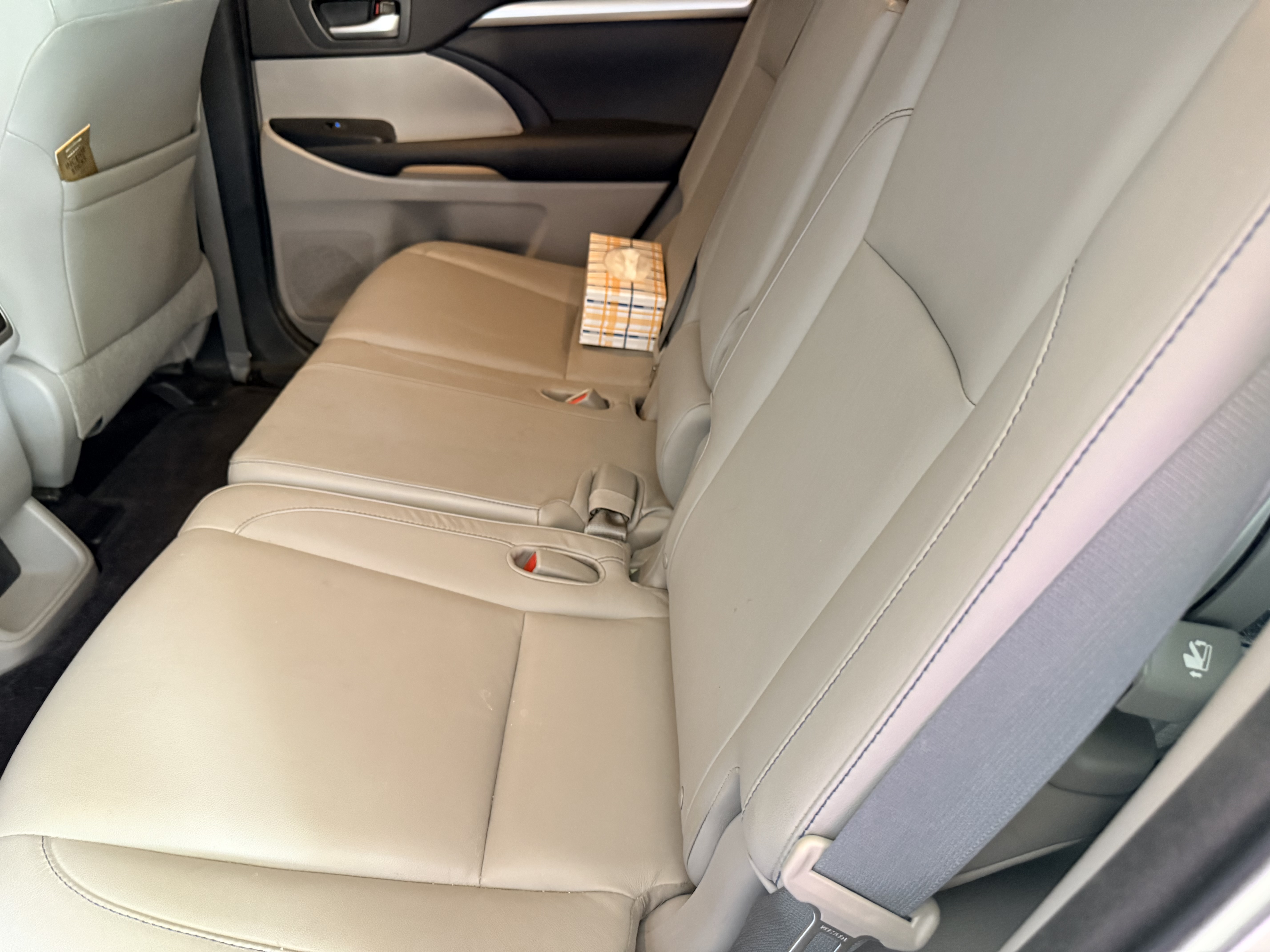 Used 2015 Toyota Highlander XLE FWD image 9