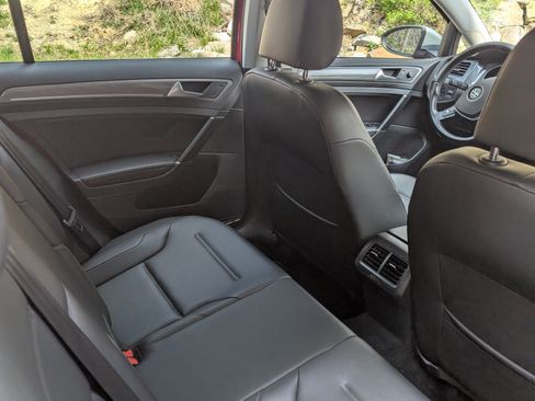 Used 2017 Volkswagen Golf Alltrack S image 7