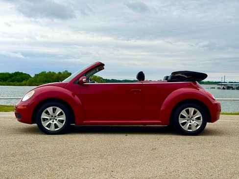Used 2009 Volkswagen Beetle S FWD image 4