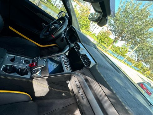 Used 2023 Lamborghini Urus Performante image 12