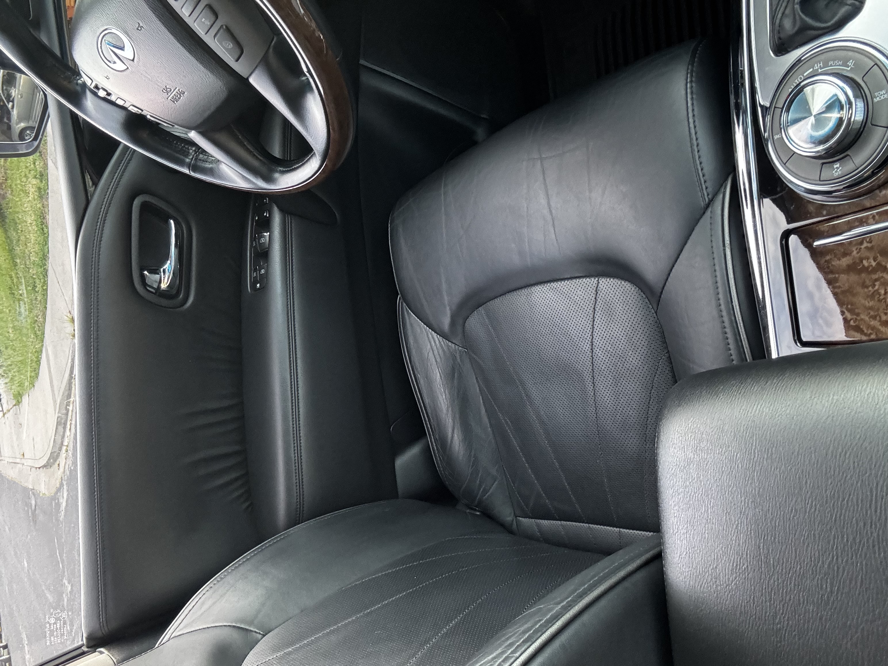 Used 2013 INFINITI QX56 4WD w/ Deluxe Touring Pkg image 12