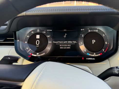 Used 2025 Land Rover Range Rover Long Wheelbase SE image 19