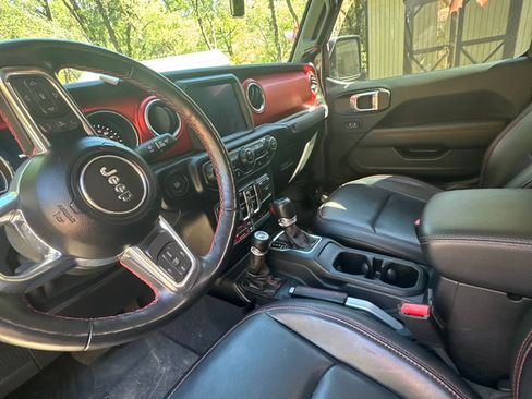 Used 2021 Jeep Gladiator Rubicon AWD/4WD image 4