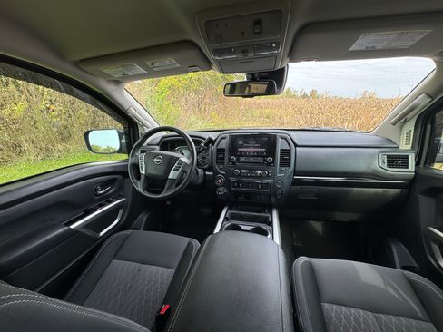 Used 2023 Nissan Titan SV w/ SV Convenience Package image 22