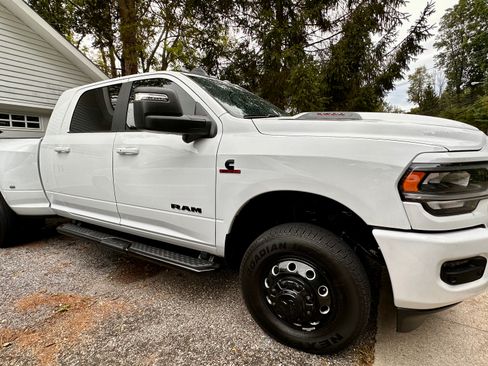 Used 2023 RAM 3500 Laramie w/ Night Edition image 8