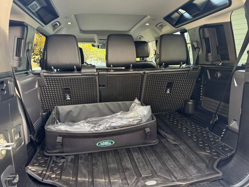 Used 2024 Land Rover Defender 110 S image 6