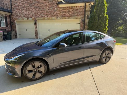Used 2022 Tesla Model 3 Long Range AWD/4WD image 5