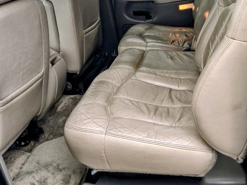 Used 2001 Chevrolet Suburban LT w/ LT Preferred Equipment Group image 2