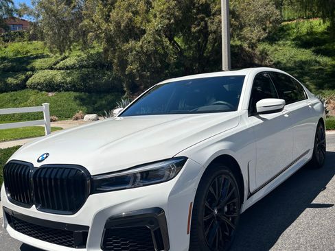 Used 2020 BMW 750i xDrive w/ M Sport Package image 2