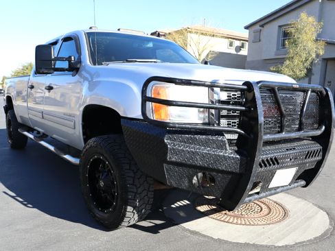 Used 2014 GMC Sierra 3500 SLE w/ SLE Preferred Package AWD/4WD image 2