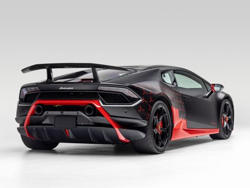 Used 2019 Lamborghini Huracan Performante image 2