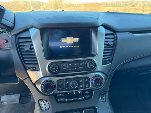 Used 2018 Chevrolet Suburban LT image 19