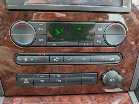 Used 2005 Ford Five Hundred Limited image 24