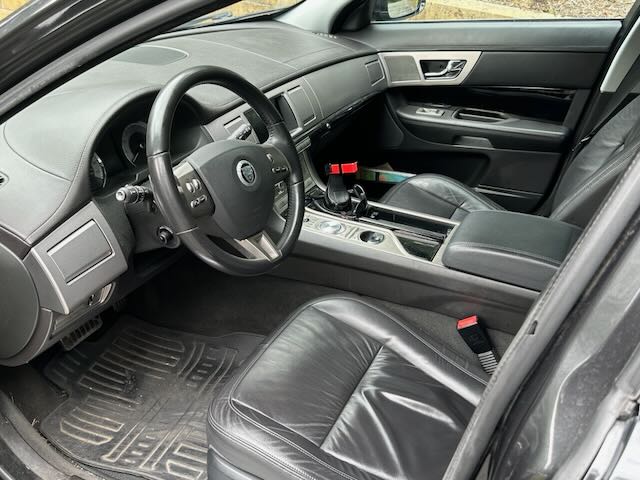 Used 2011 Jaguar XF RWD image 6