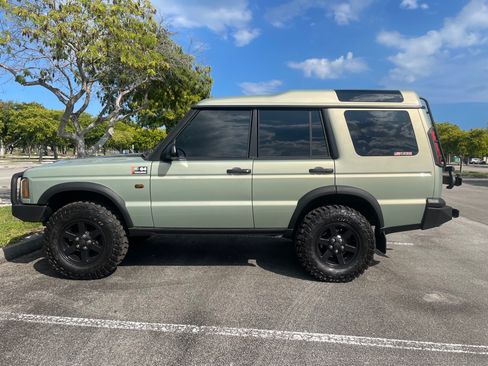 Used 2003 Land Rover Discovery S image 1