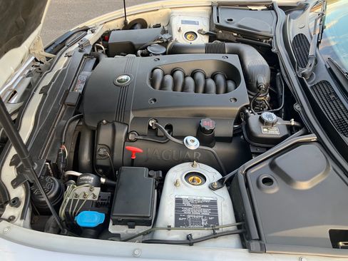 Used 2005 Jaguar XK8 Convertible RWD image 15