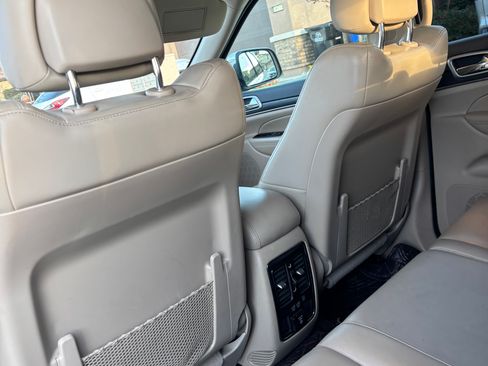 Used 2020 Jeep Grand Cherokee Limited image 9