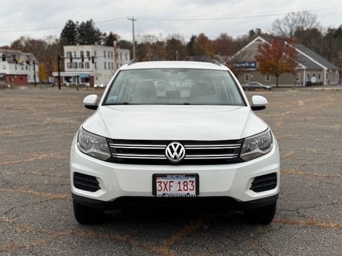 Used 2017 Volkswagen Tiguan S image 10