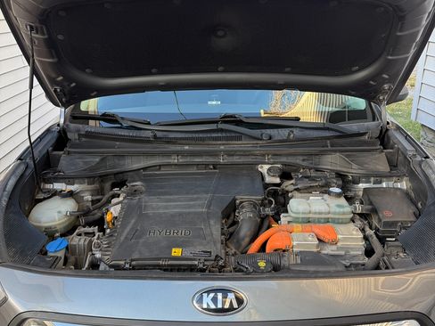 Used 2018 Kia Niro LX image 10