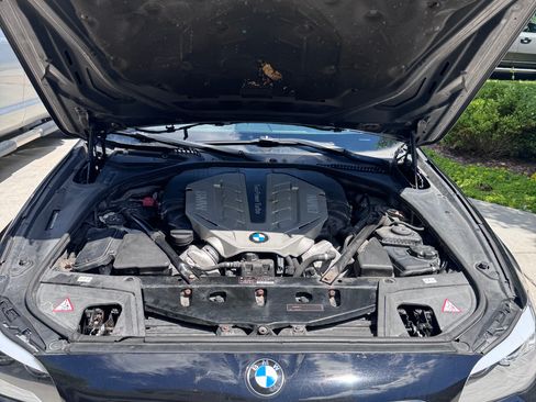Used 2011 BMW 550i xDrive Sedan AWD/4WD image 10