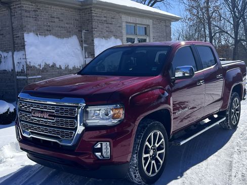 Used 2022 GMC Canyon Denali image 2