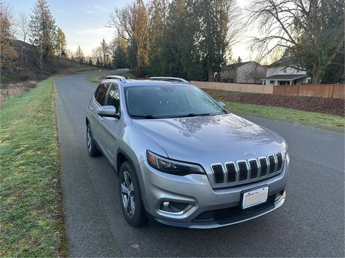 Used 2019 Jeep Cherokee Limited w/ Technology Group image 6