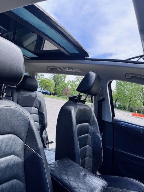 Used 2019 Volkswagen Tiguan SEL Premium w/ 3rd Row Seat Package AWD/4WD image 17