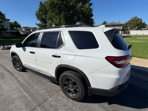 Used 2023 Honda Pilot TrailSport image 5