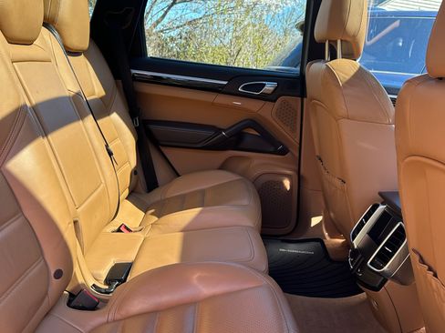 Used 2015 Porsche Cayenne S image 17