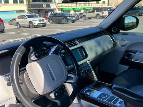 Used 2015 Land Rover Range Rover HSE image 13